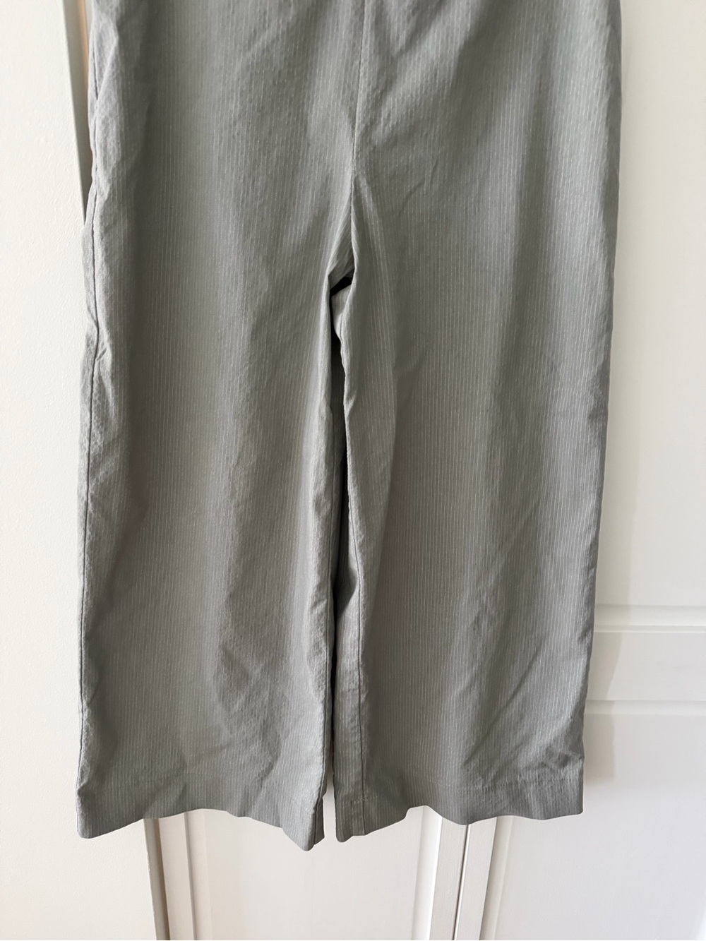 Grey Pinstripe High-Rise Wide Leg Elastic Waist Cropped Pants Like new - Picture 5 of 11
